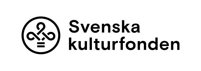 Svenska kulturfonden logo. Sanat Svenska ja kulturfonden ovat aseteltu päällekäin ja sanojen vasemmalla puolella on ympyrän sisällä graafinen kuva.